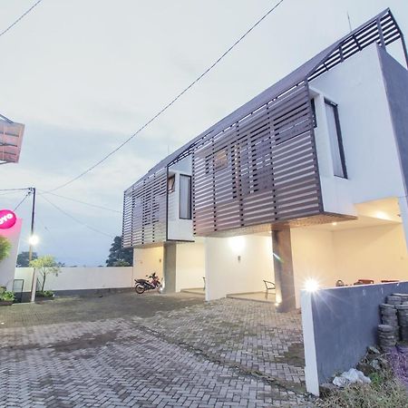Oyo 396 Tibrae Residence Syariah Lembang Extérieur photo