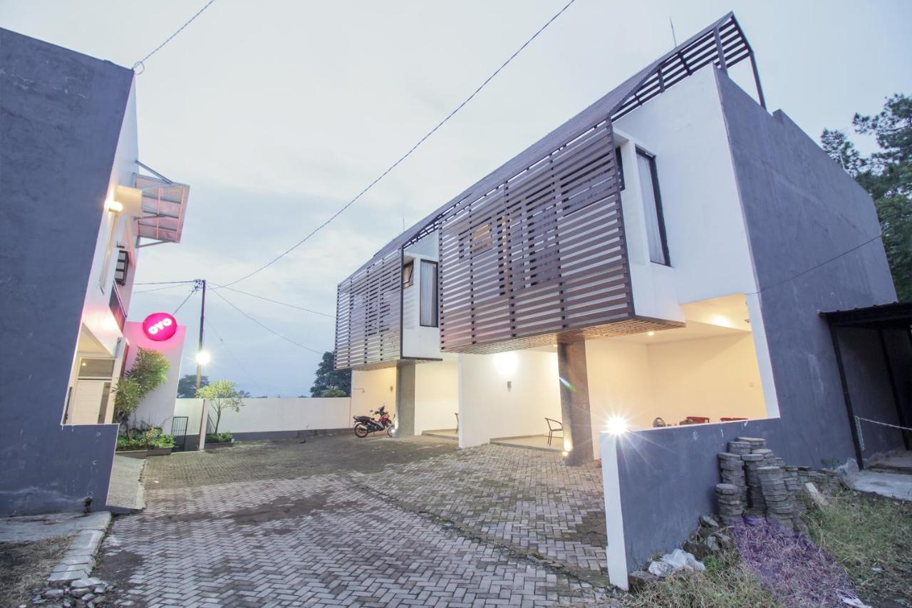 Oyo 396 Tibrae Residence Syariah Lembang Extérieur photo